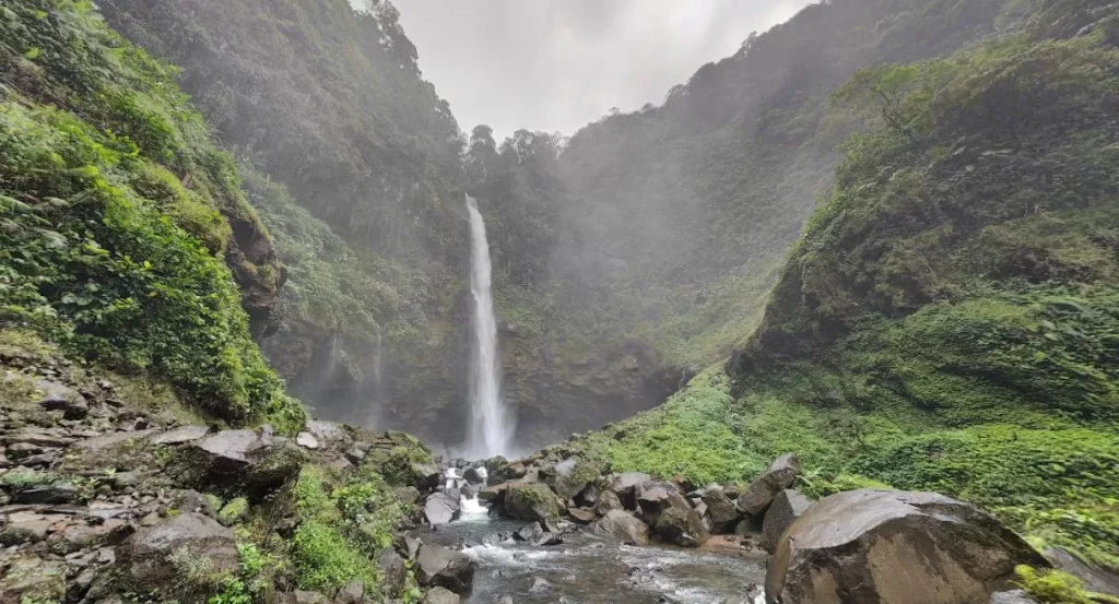 Curug Cipetir Kuningan Air Terjun Eksotis dan Trekking